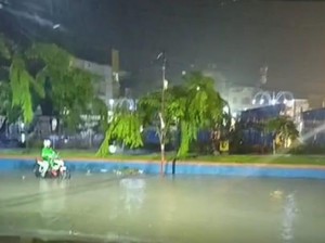 2 Jam Diguyur Hujan Lebat, Kota Sengkang Wajo Terendam Banjir