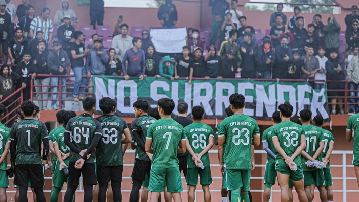 Bonek di latihan Persebaya