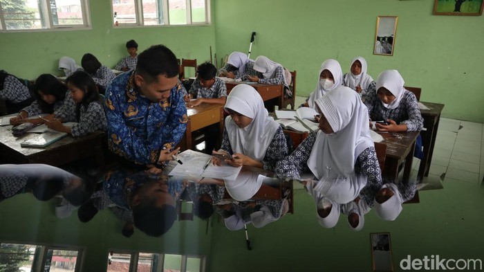 Dadan Mochamad Rhamdan, guru disabilitas di SMPN 20 Bandung.