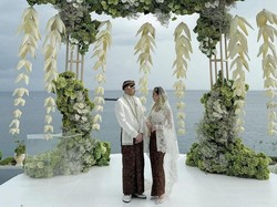 8 Foto Dekorasi Pernikahan BCL dan Tiko, Indah Bergaya Kontemporer