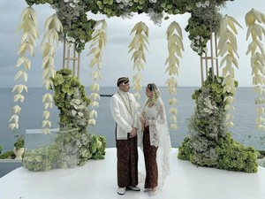 8 Foto Dekorasi Pernikahan BCL dan Tiko, Indah Bergaya Kontemporer