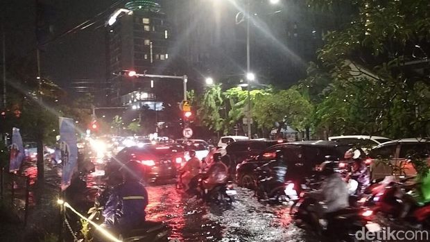 diterjang hujan kawasan bung tomo tergenang