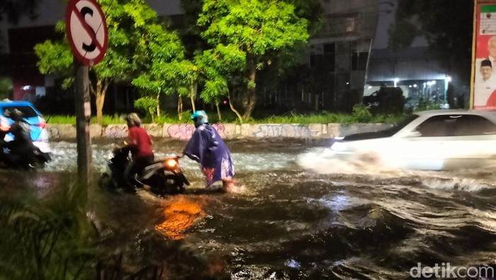 diterjang hujan kawasan bung tomo tergenang