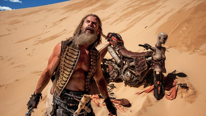 Cuplikan adegan dalam film Furiousa: A Mad Max Saga (2024).
