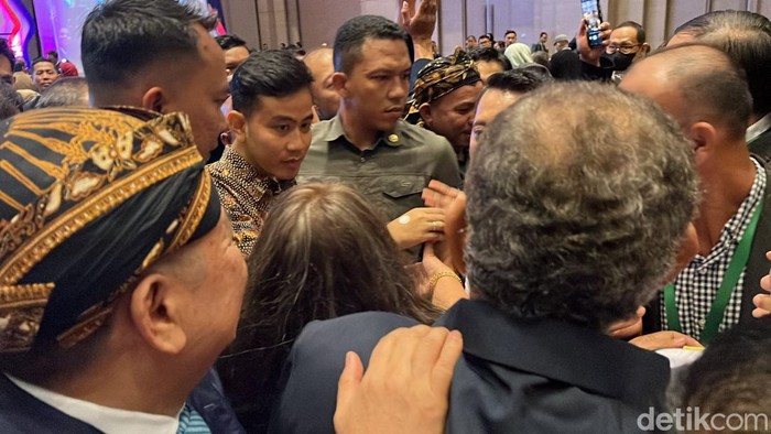 Wali Kota Solo Gibran Rakabuming Raka menghadiri Rakernas Peradi di Hotel Alila Solo, Kamis (7/12/2023).