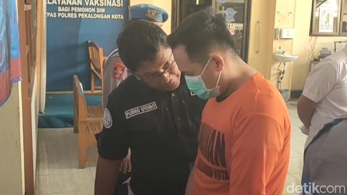 Suasana pers rillis di Mapolres Pekalongan Kota, Kamis (7/12), terkait aksi bejat seorang guru honorarium SMP  pada muridnya sendiri.