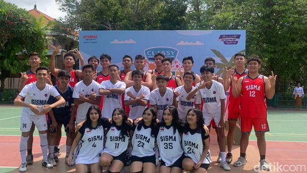 Hari terakhir roadshow Classy Yamaha Youth Festival 2023 menyambangi SMAN 7 Denpasar, Kamis (7/12/2023).