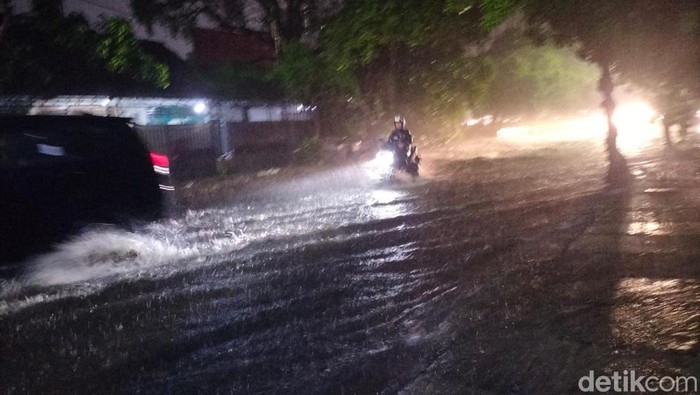 Hujan angin Surabaya