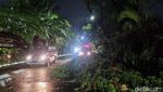 Jalan di Surabaya Tergenang Imbas Hujan Disertai Angin