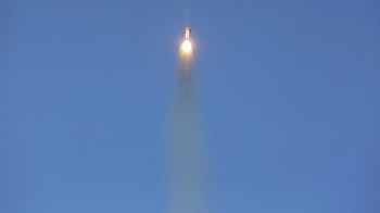 Iran mengatakan bahwa program satelitnya ditujukan untuk penelitian ilmiah dan aplikasi sipil lainnya. AS dan negara-negara Barat lainnya telah lama mencurigai program tersebut karena teknologi yang sama dapat digunakan untuk mengembangkan rudal jarak jauh.  