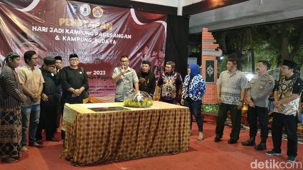 isi prasasti kencana tentang pagesangan