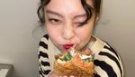 Jennie BLACKPINK Seru Kulineran, Ini Momennya Saat Ngopi dan Makan Burger