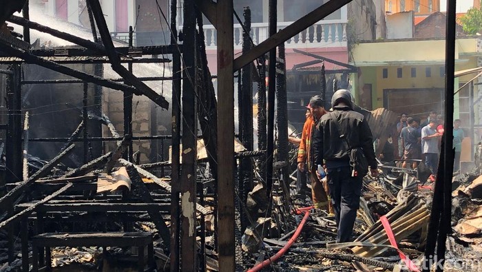 kebakaran pasar baru 2 gresik