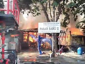 Kebakaran Pasar Baru II Gresik Ludeskan 33 Stan