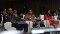 Terbukti, sejumlah tokoh dan tamu penting langsung tertawa lewat jokes dari Ali Akbar.