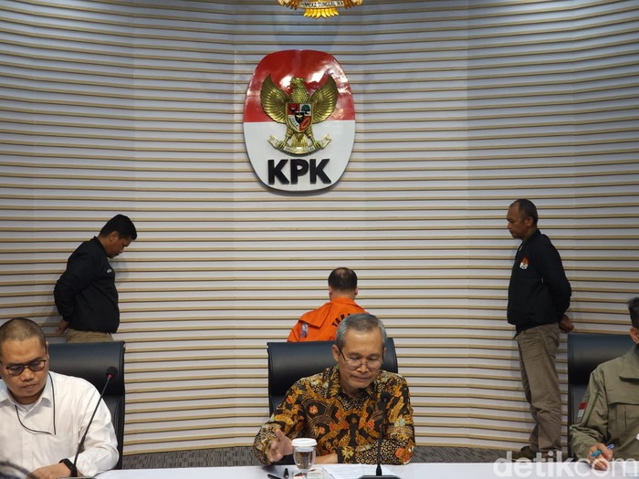 KPK Tahan Penyuap Eddy Hiariej (Farih Maulana/detikcom)