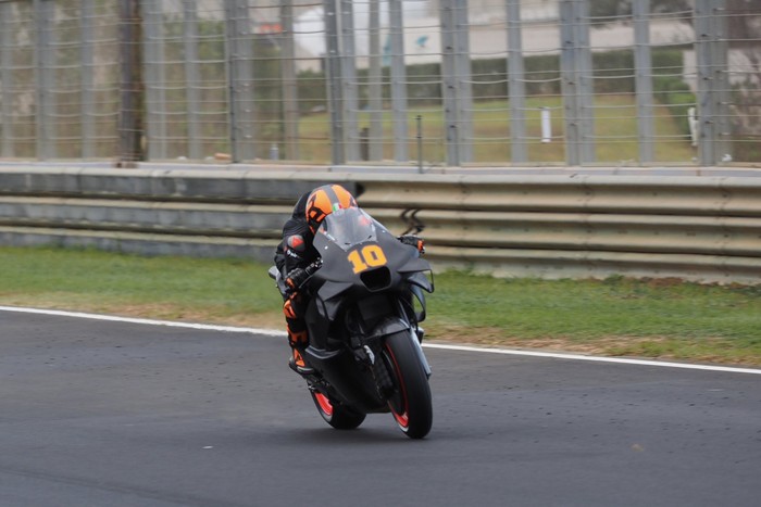 Luca Marini menunggangi Honda