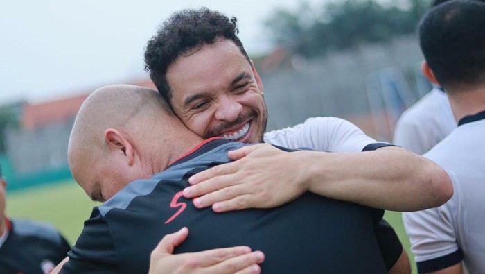 Lulinha berpisah dengan staf dan para pemain Madura United