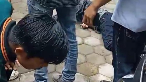 Mahasiswi Undana terkapar setelah diduga minum obat rumput.