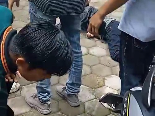Mahasiswi Undana terkapar setelah diduga minum obat rumput.
