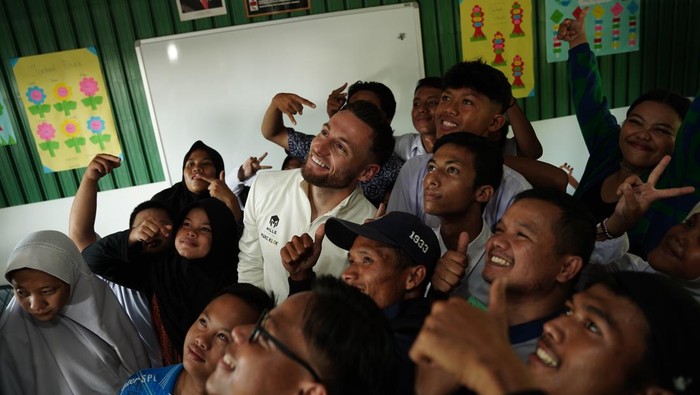 Marc Klok Foundation renovasi SLB di Cililin Kabupaten Bandung Barat.