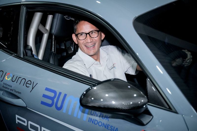Menparekraf Sandiaga Uno di acara Porsche Sprint Challenge Indonesia 2023