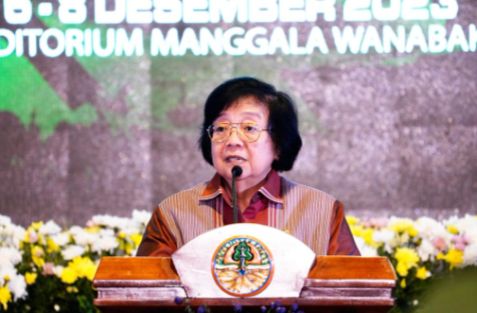 Menteri Lingkungan Hidup Siti Nurbaya Bakar.