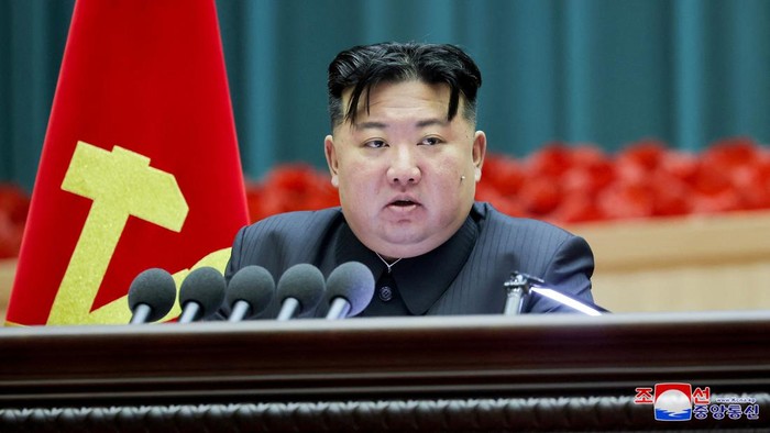 North Koreas leader Kim Jong Un greets supporters at the 5th National Meeting of Mothers in Pyongyang in this picture released by the Korean Central News Agency on December 5, 2023. KCNA via REUTERS ATTENTION EDITORS - THIS IMAGE WAS PROVIDED BY A THIRD PARTY. REUTERS IS UNABLE TO INDEPENDENTLY VERIFY THIS IMAGE. NO THIRD PARTY SALES. SOUTH KOREA OUT. NO COMMERCIAL OR EDITORIAL SALES IN SOUTH KOREA.