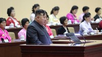 Pemimpin Korea Utara Kim Jong Un berbicara pada Pertemuan Nasional Para Ibu ke-5 di Pyongyang, Korea Utara, Selasa (5/12/2023).  