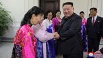 Momen Kim Jong Un Desak Emak-emak Korut Punya Banyak Anak