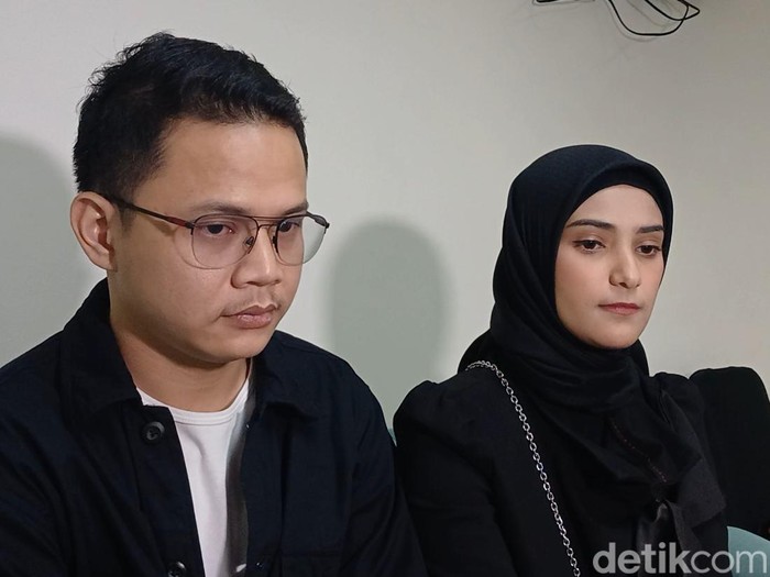 Nadya Mustika dengan Iqbal Rosadi saat ditemui di kawasan Trans TV, Jakarta Selatan.