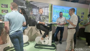 Acer menawarkan Bike-Desk, gabungan sepeda statis dan meja kerja. Bisa kerja sambil sepedahan, asyik nih! Foto: Fitraya Ramadhanny/detikcom