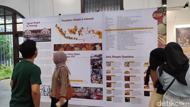 Pameran seni Semarang Bercerita Jalur Rempah di Gedung Outdetrap, Kota Lama, Semarang, Kamis (7/12/2023).