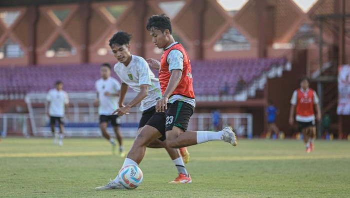 Pemain Persebaya Kadek Raditya