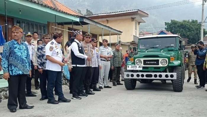 Pemkab Probolinggo uji kir pastikan kendaraan jip pengangkut wisatawan Bromo layak