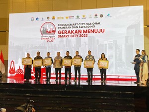 Surabaya Raih Penghargaan Smart Government & Smart Environment dari Kominfo