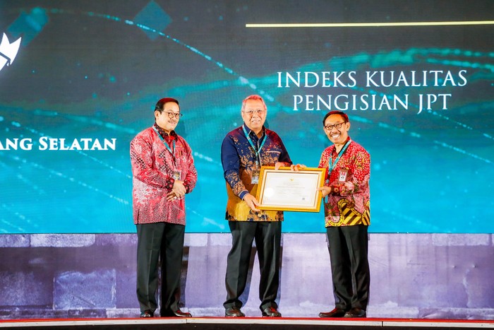 Pemkot Tangsel Raih Penghargaan