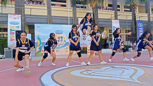 Penampilan dance dari siswa SMAN 1 Kuta saat Roadshow Classy Yamaha Youth Festival 2023 sesi School to School di SMAN 1 Kuta, Badung, Kamis (7/12/2023).