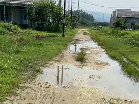perumahan berkedok syariah yang terbengkalai/Tangkapan layar/TikTok @kurniasalim24