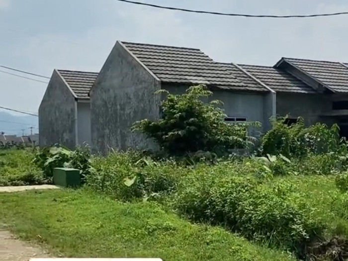 perumahan berkedok syariah yang terbengkalai/Tangkapan layar/TikTok @kurniasalim24
