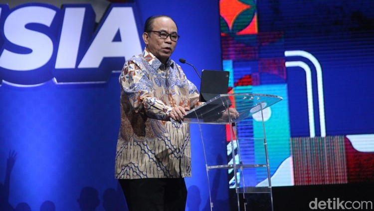 Menteri Komunikasi dan Informatika (Menkominfo) Budi Arie Setiadi memberikan sambutan dalam acara #DemiIndonesia Cerdas Memilih di The Kasablanka Hall, Kota Kasablanka, Jakarta Selatan, Kamis (7/12/2023).