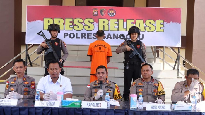 Pria di Sanggau, Kalimantan Barat, ditangkap usai merampok dan membunuh teman masa kecilnya. Dokumen Istimewa