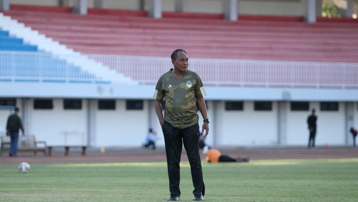 Kas Hartadi saat latihan PSIM Jogja di Stadion Mandala Krida, Jogja.