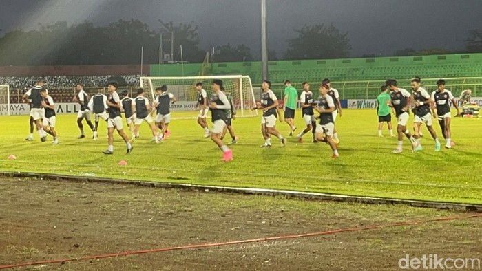 PSM Makassar latihan di Stadion Gelora BJ Habibie, Parepare jelang melawan Bhayangkara FC.