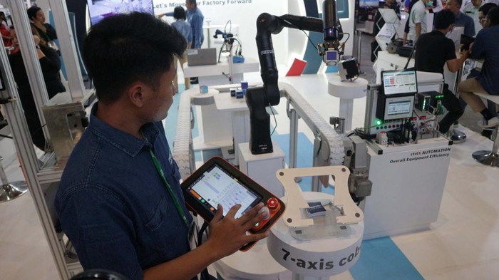 Robot Ini Ramaikan Manufacturing Indonesia 2023 Bosch Rexroth hadirkan Kassow Robot di pameran Manufacturing Indonesia 2023. Alat ini untuk mendukung pelaku industri otomotif.