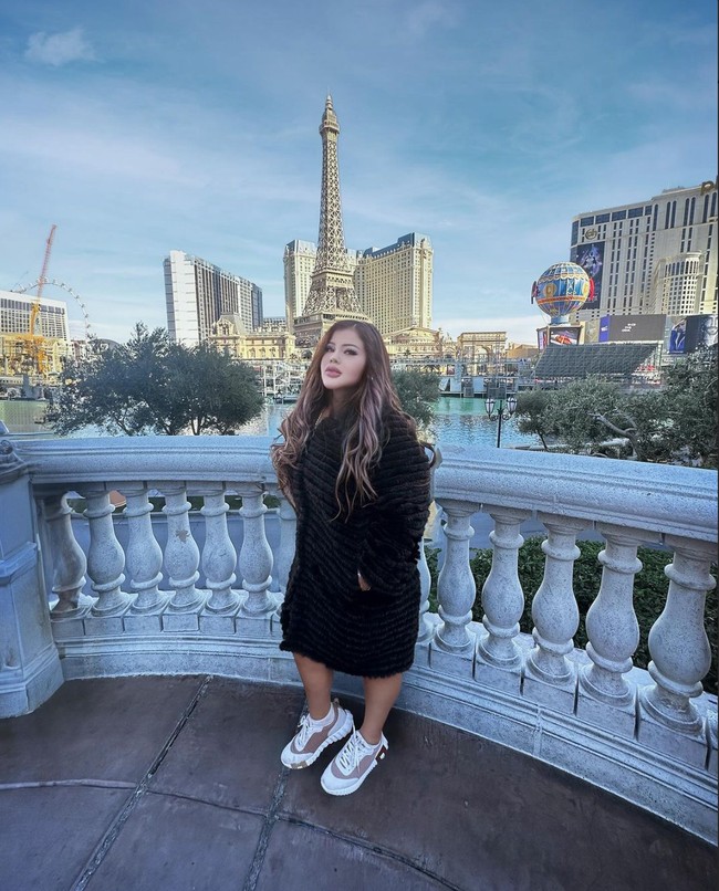 Semakin langsing, penampilan Shindy tampak menawan dengan gayanya yang stylish. Tak sedikit yang memberikan pujian pada penampilan Shindy kini. Foto: Instagram/@rendyshindy_samuel