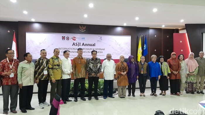 Siti Atikoh Ganjar di acara seminar Asosiasi Studi Jepang Indonesia (ASJI) di UNS Inn, Kamis (7/12/2023).