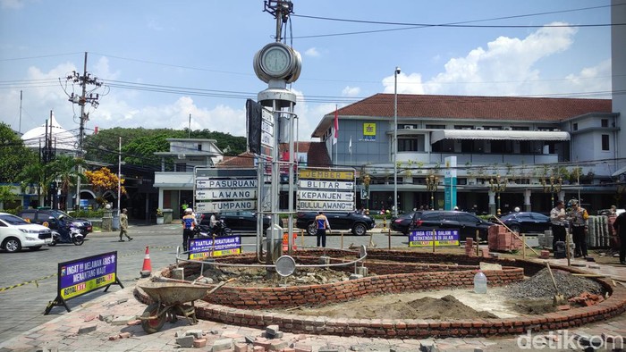 Stadsklok atau jam kota di kawasan Kayutangan Kota Malang