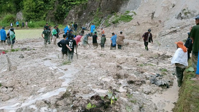 TKP longsor yang tewaskan ibu dan anak di Tapanuli Utara. (Dok Polres Taput)