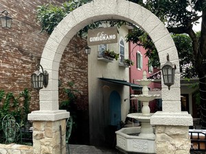 Bukan di Italia, Ini Cuma Kafe di Bandung Kok